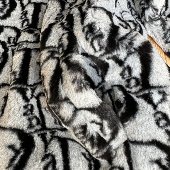 VanDior Faux Fur Jacket - Picture 9 of 12